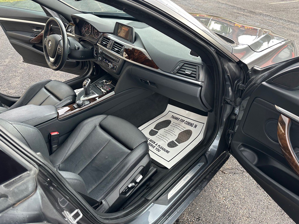 2016 BMW 3 Series Image 15