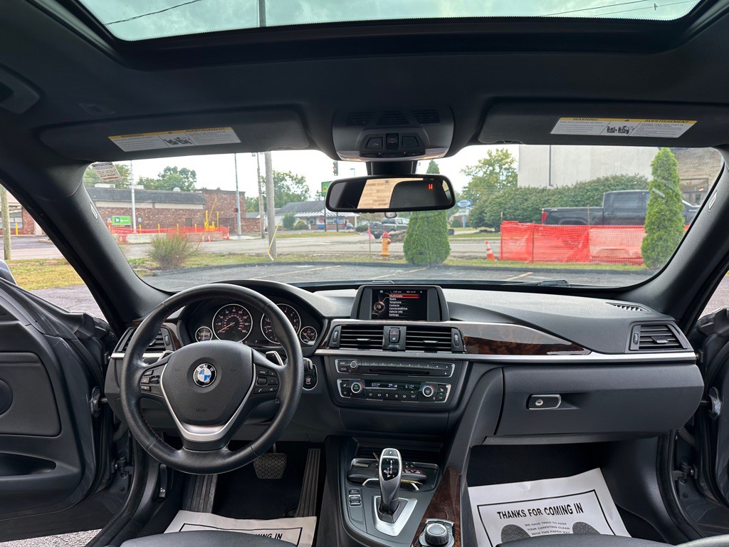 2016 BMW 3 Series Image 17