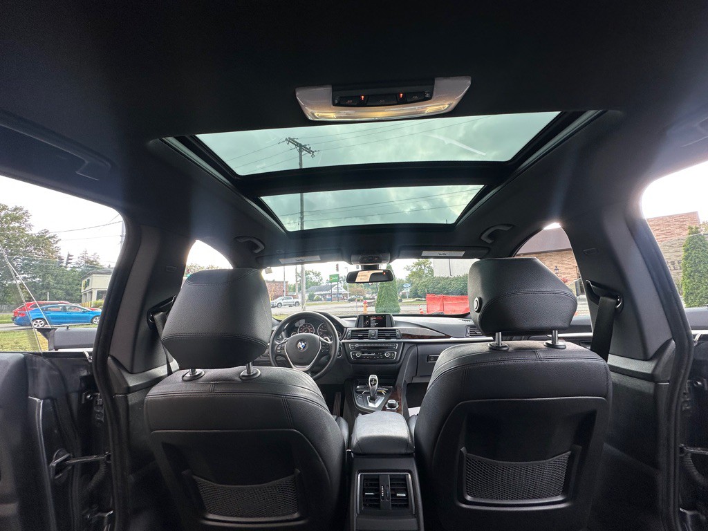 2016 BMW 3 Series Image 18