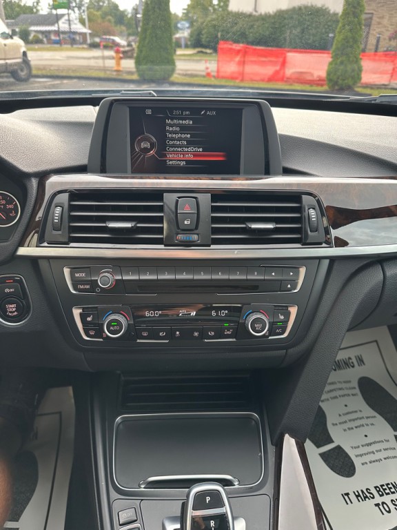 2016 BMW 3 Series Image 25