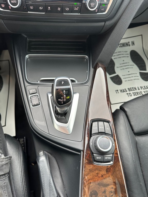 2016 BMW 3 Series Image 26