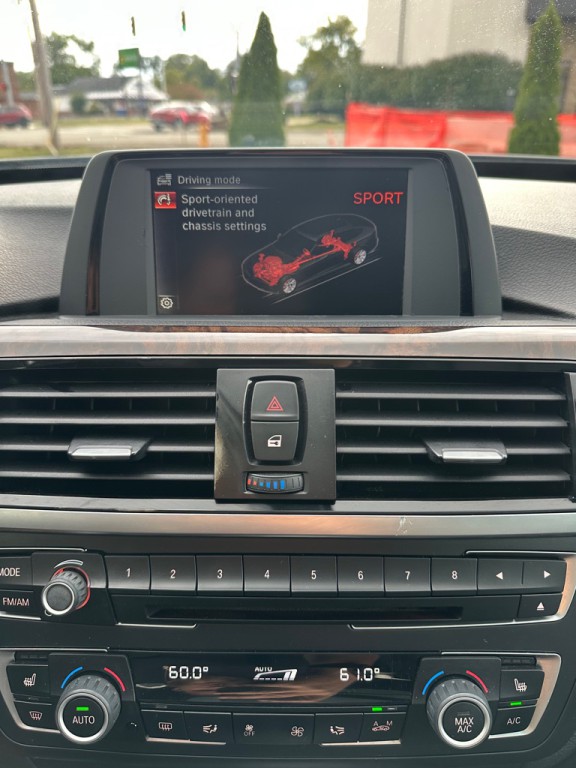 2016 BMW 3 Series Image 27