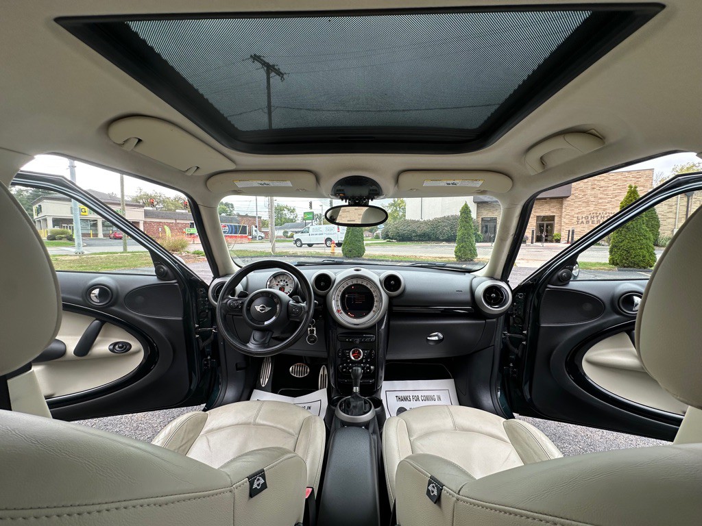 2012 MINI Cooper Image 17