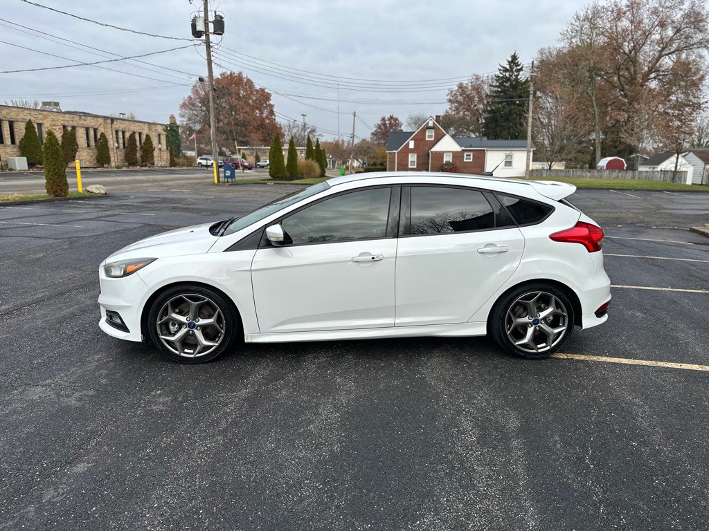 2017 Ford Focus Image 10