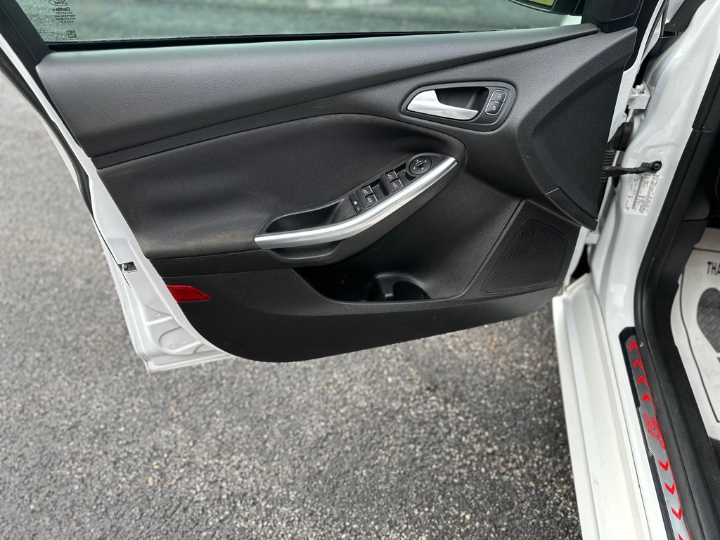 2017 Ford Focus Image 17