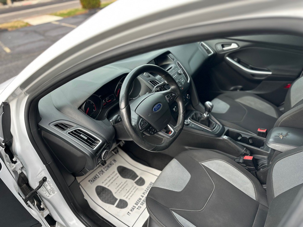 2017 Ford Focus Image 18