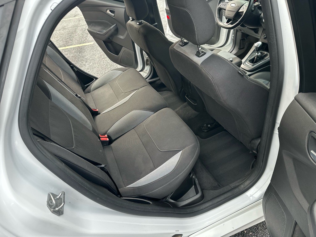 2017 Ford Focus Image 22