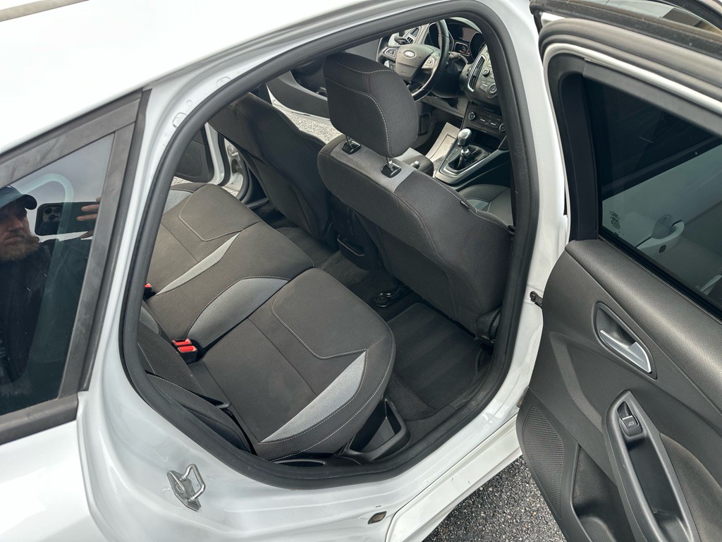 2017 Ford Focus Image 23