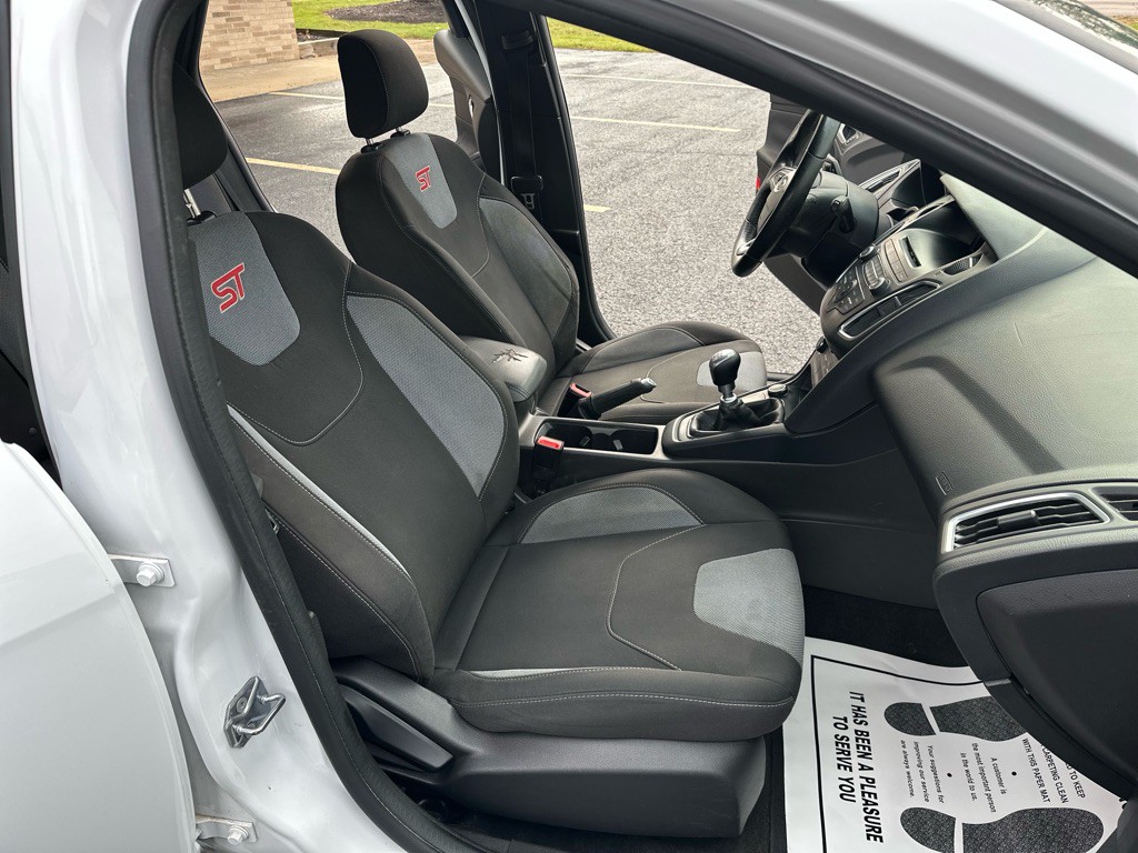 2017 Ford Focus Image 25