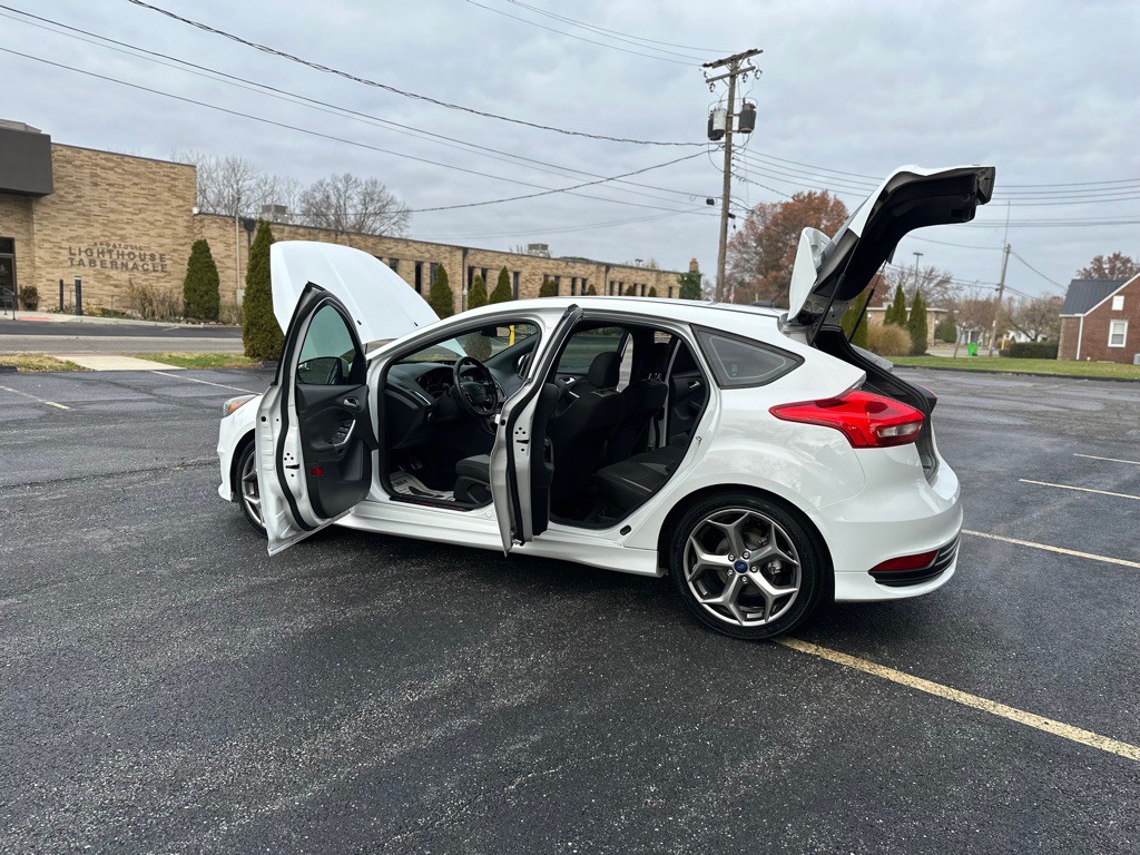 2017 Ford Focus Image 31