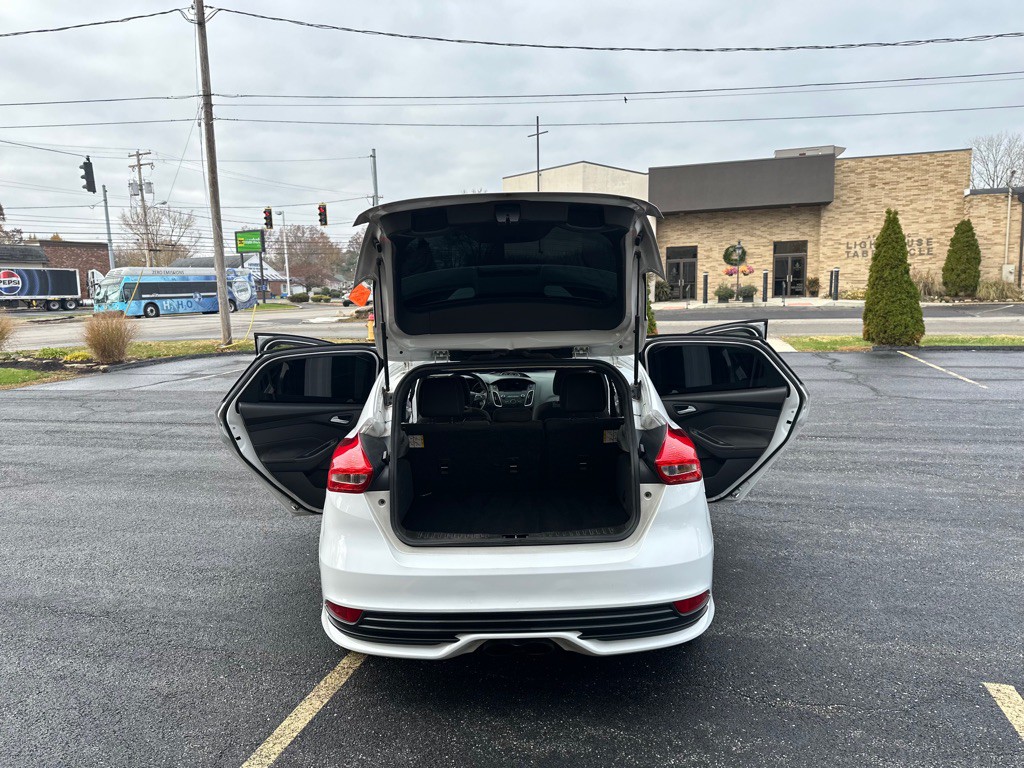 2017 Ford Focus Image 32