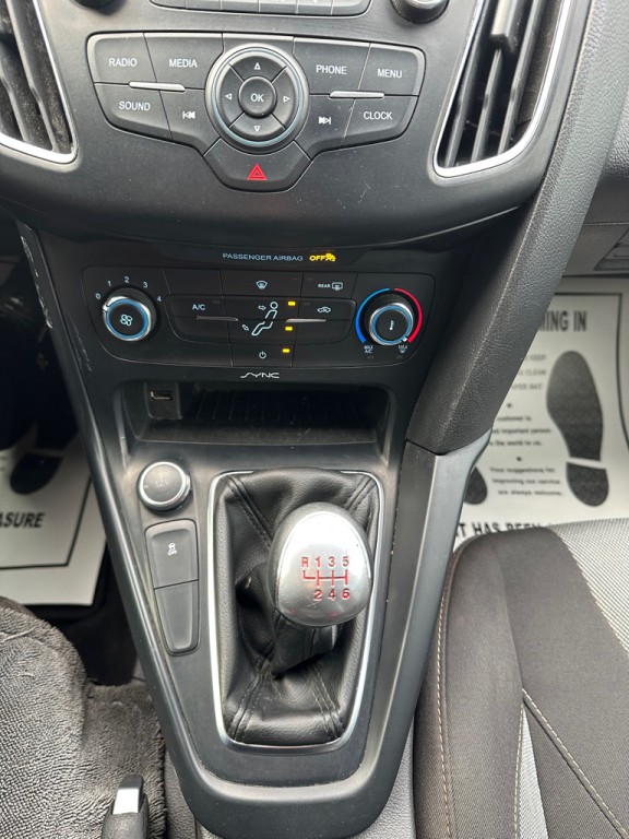 2017 Ford Focus Image 40