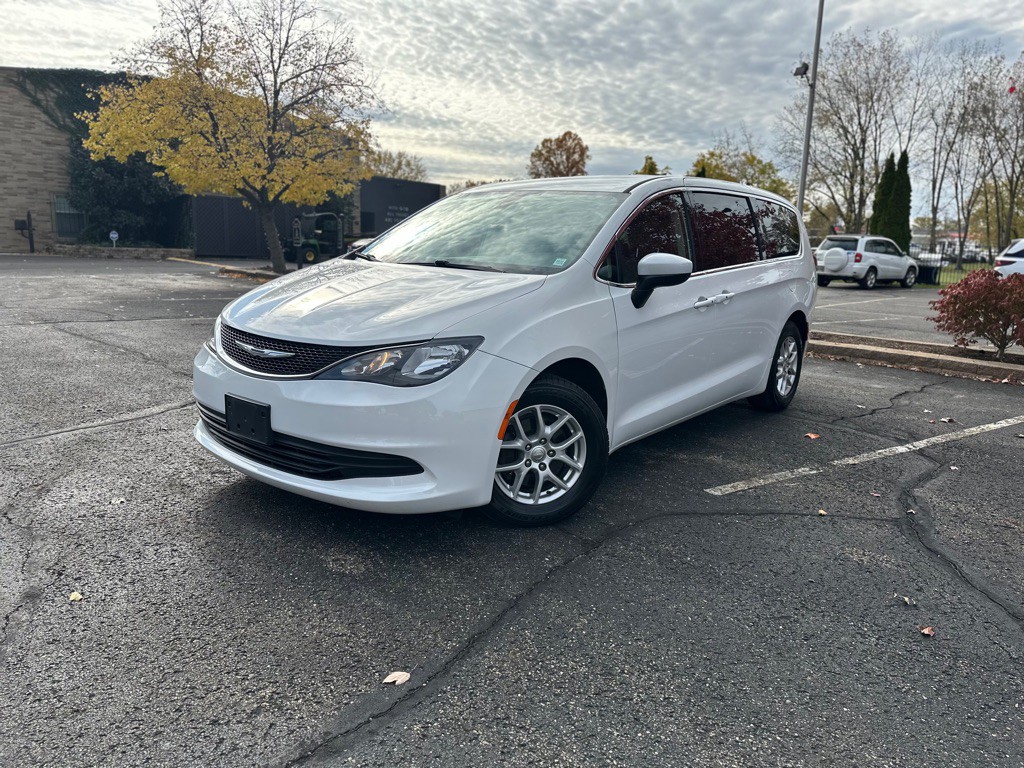 2017 Chrysler Pacifica Image 2