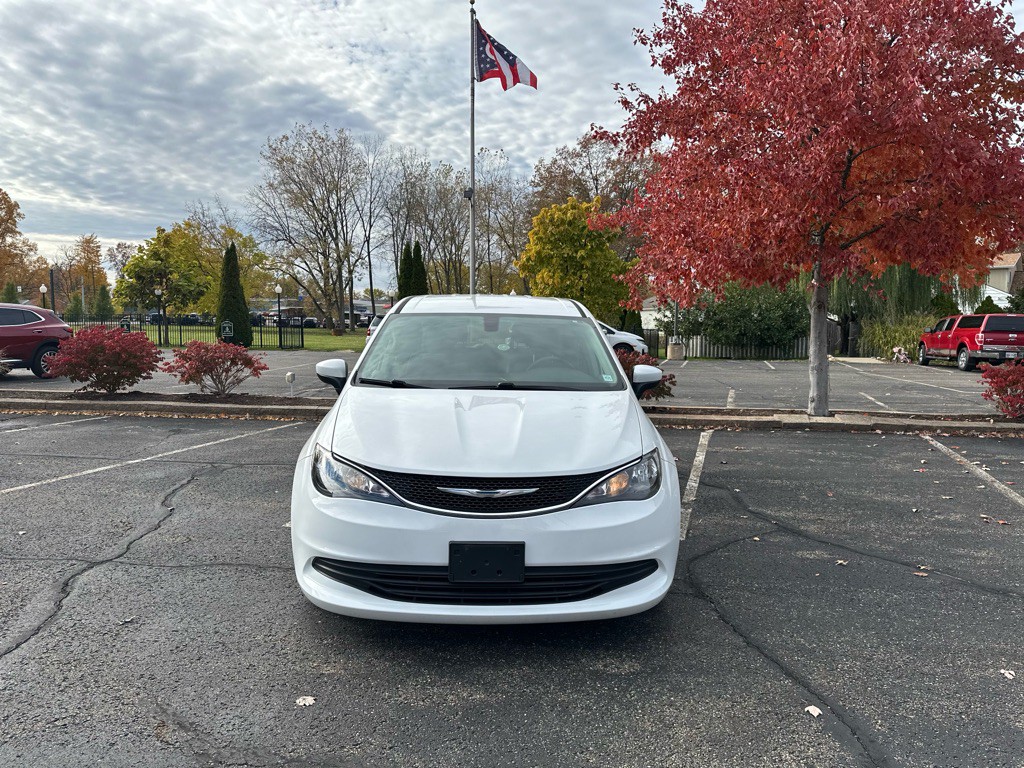 2017 Chrysler Pacifica Image 4