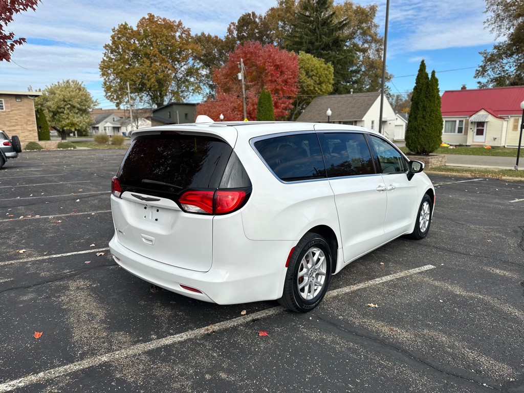 2017 Chrysler Pacifica Image 9
