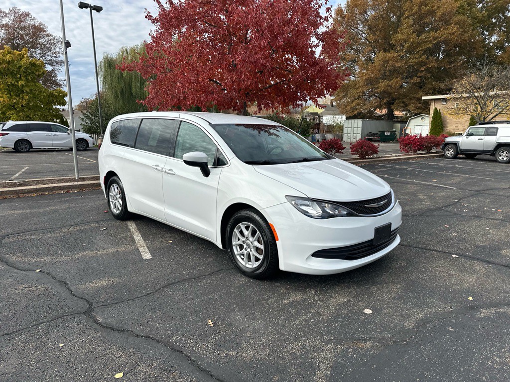 2017 Chrysler Pacifica Image 11