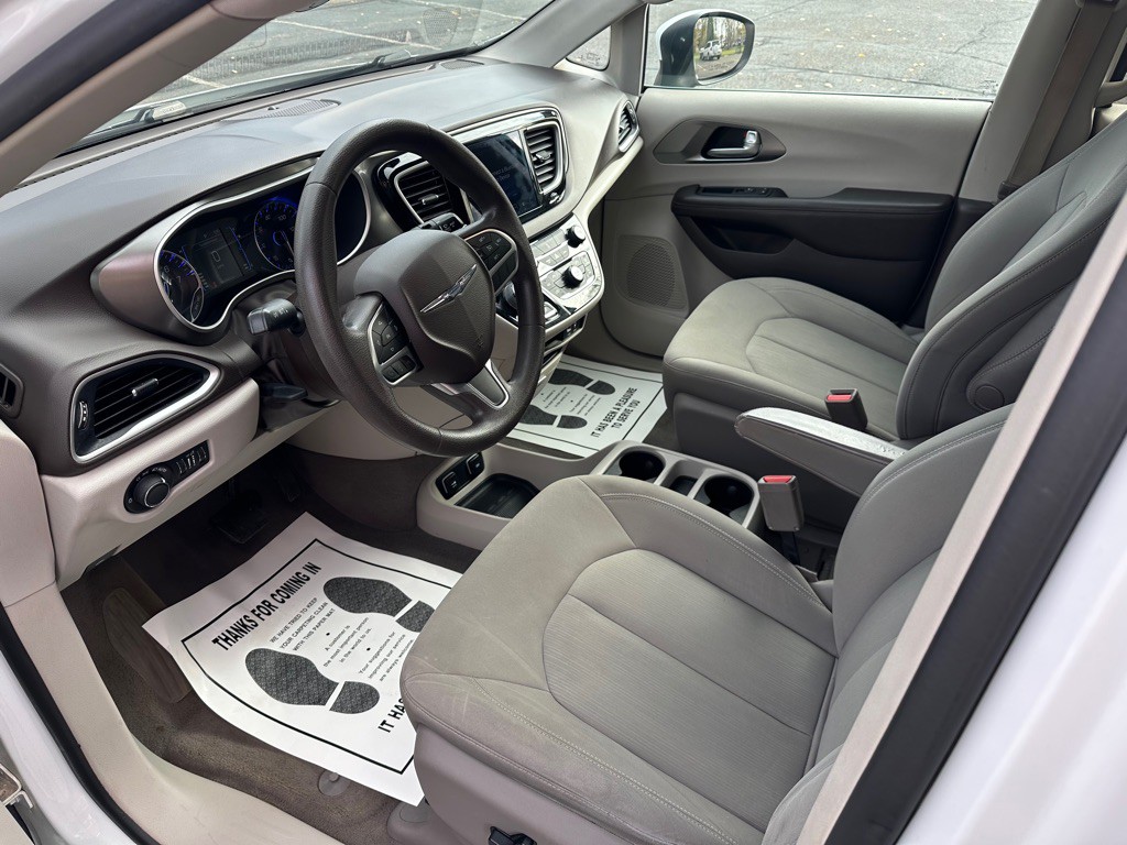 2017 Chrysler Pacifica Image 13