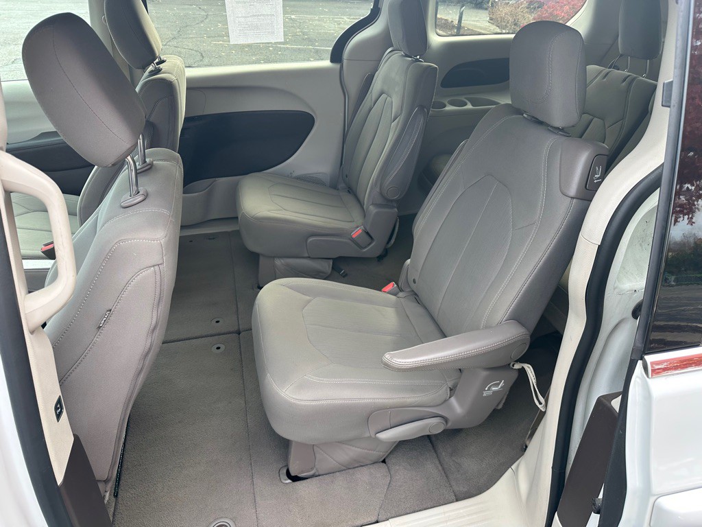 2017 Chrysler Pacifica Image 14