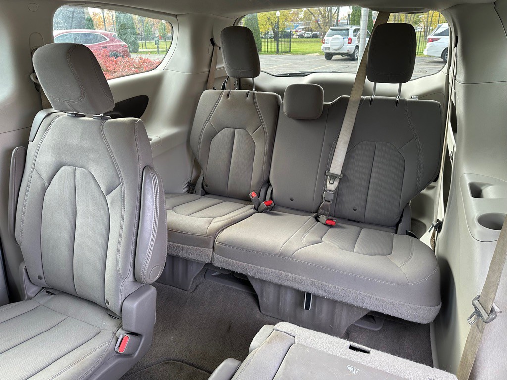 2017 Chrysler Pacifica Image 15
