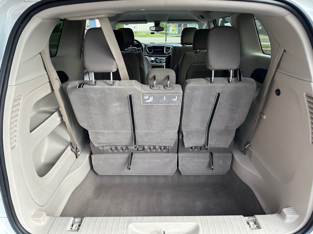 2017 Chrysler Pacifica Image 16