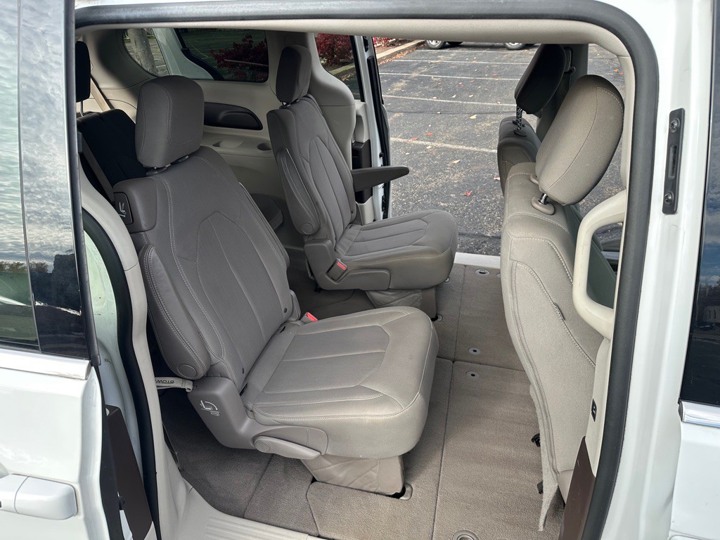 2017 Chrysler Pacifica Image 17
