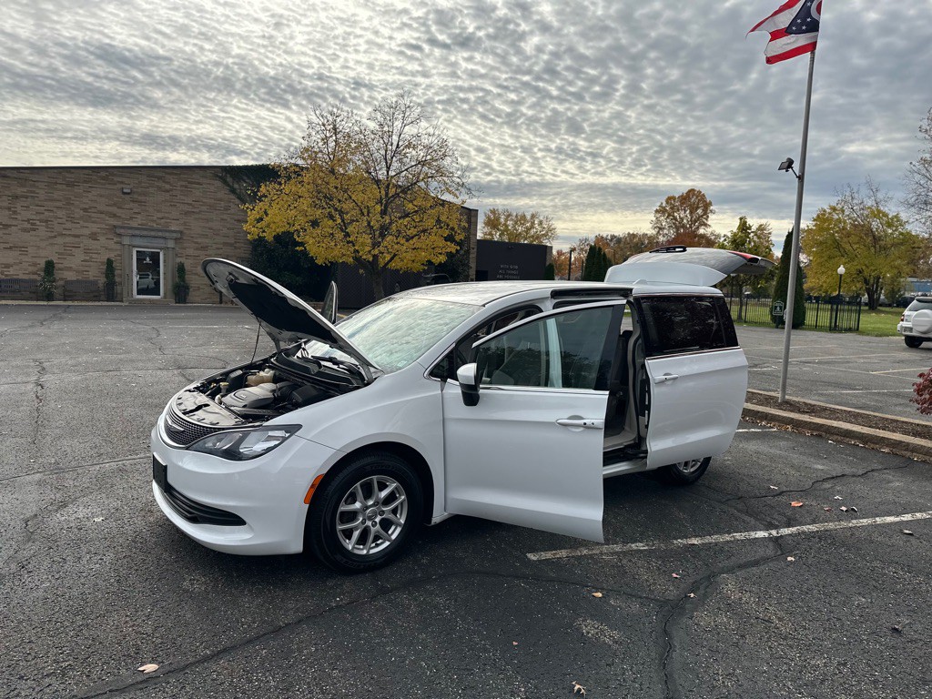 2017 Chrysler Pacifica Image 24