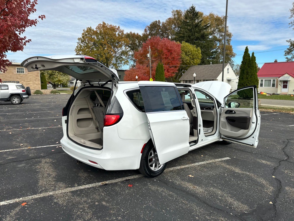 2017 Chrysler Pacifica Image 26