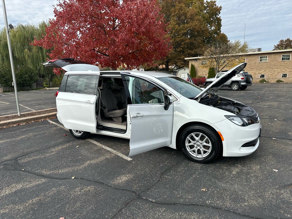 2017 Chrysler Pacifica Image 27