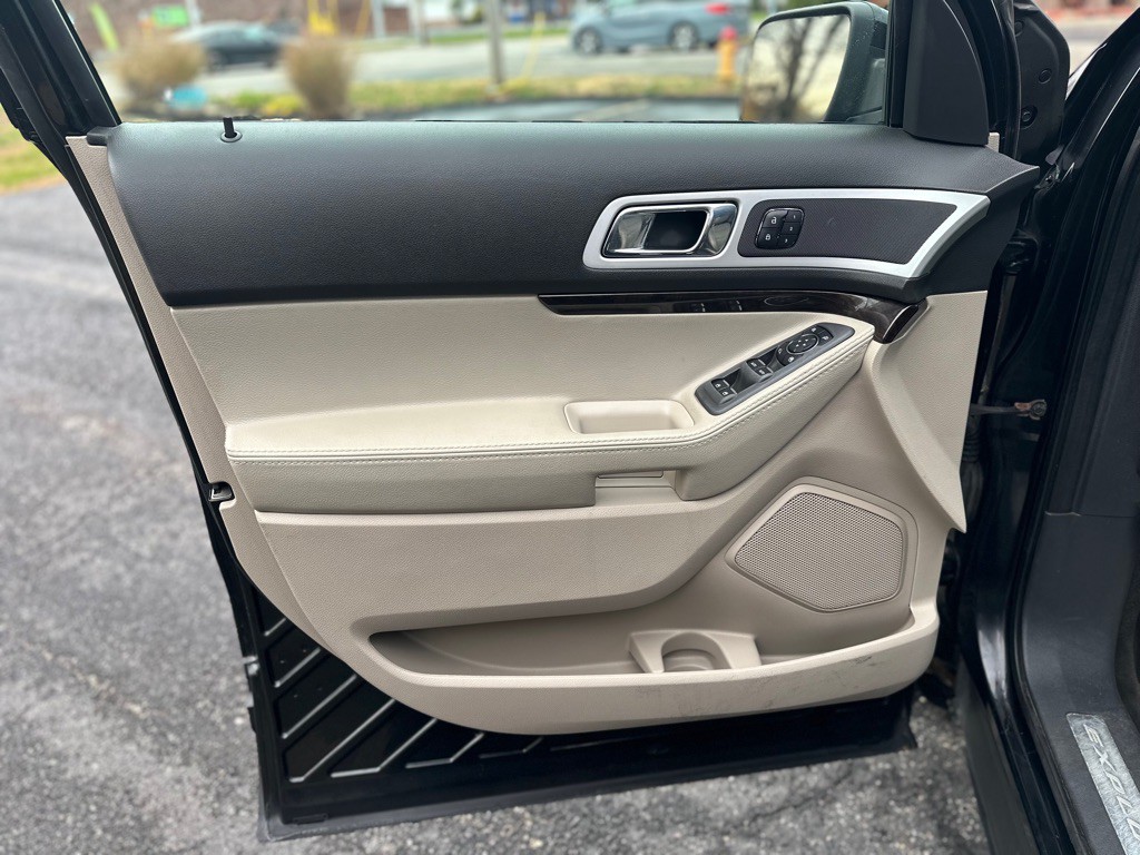 2011 Ford Explorer Image 13