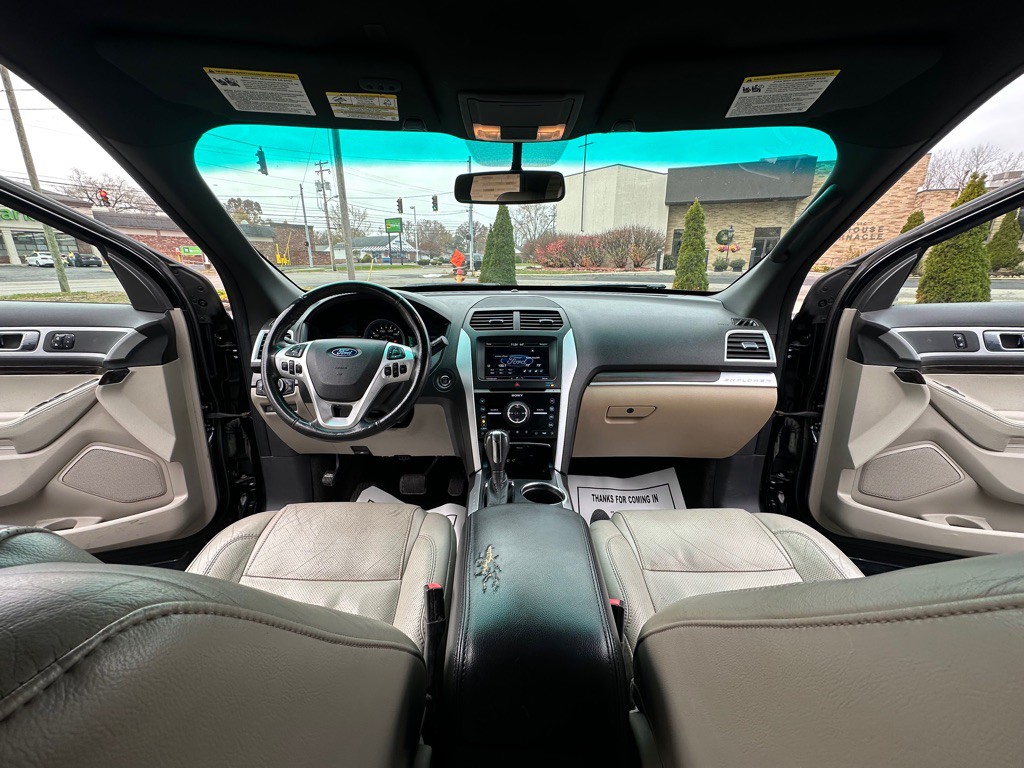 2011 Ford Explorer Image 21