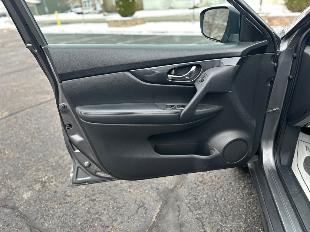 2017 Nissan Rogue Image 15