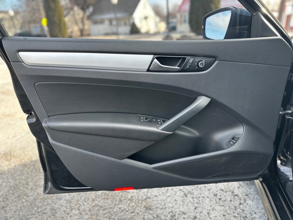 2013 Volkswagen Passat Image 15