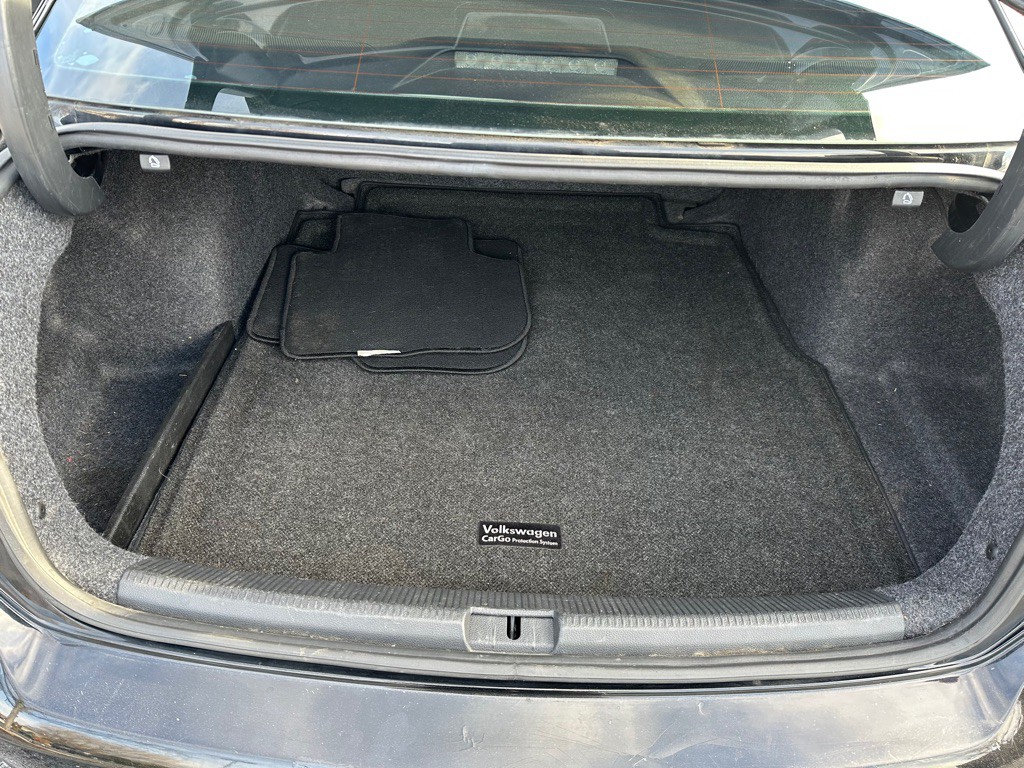 2013 Volkswagen Passat Image 18