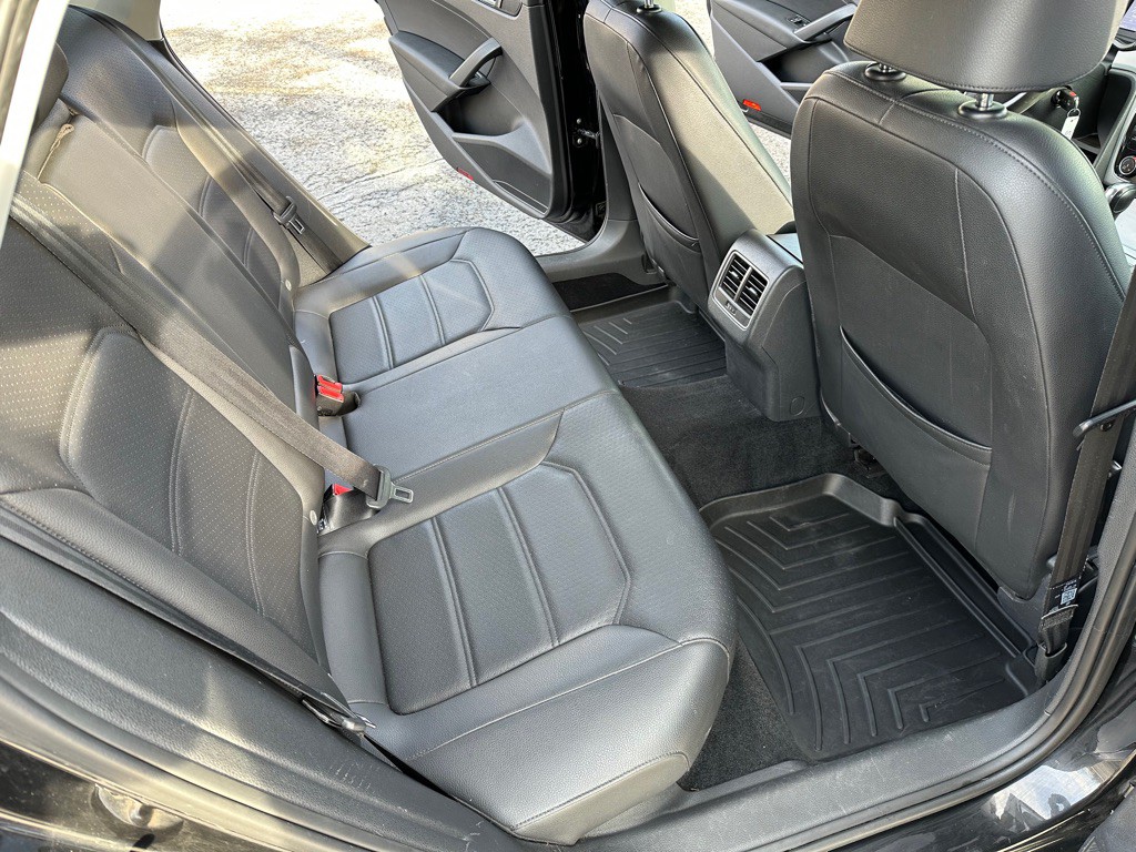 2013 Volkswagen Passat Image 19