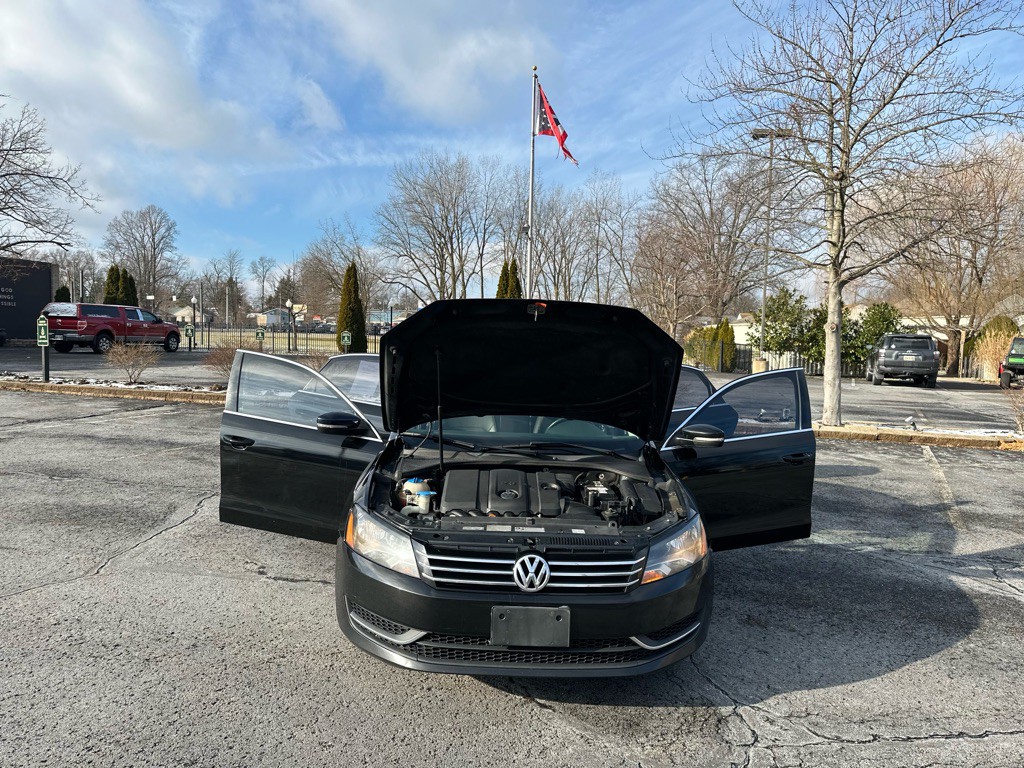 2013 Volkswagen Passat Image 23