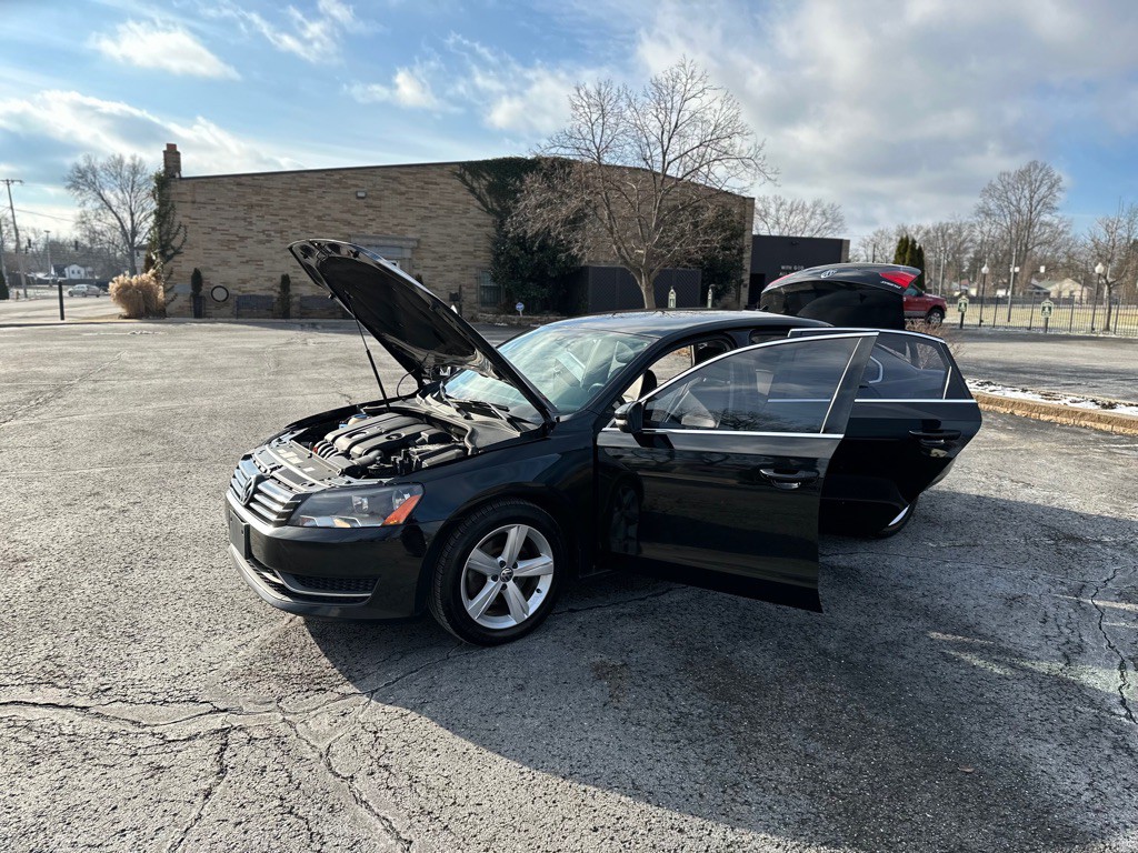 2013 Volkswagen Passat Image 24