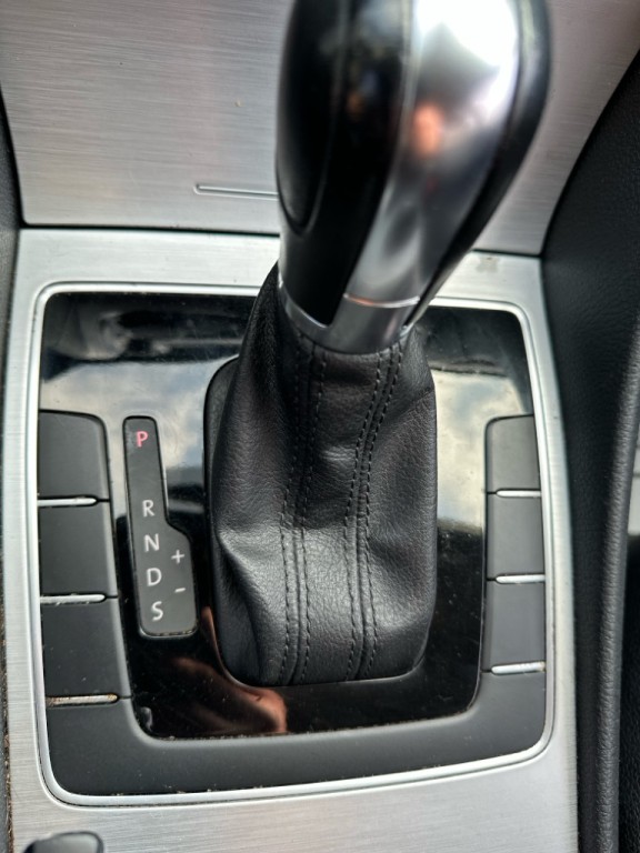 2013 Volkswagen Passat Image 32