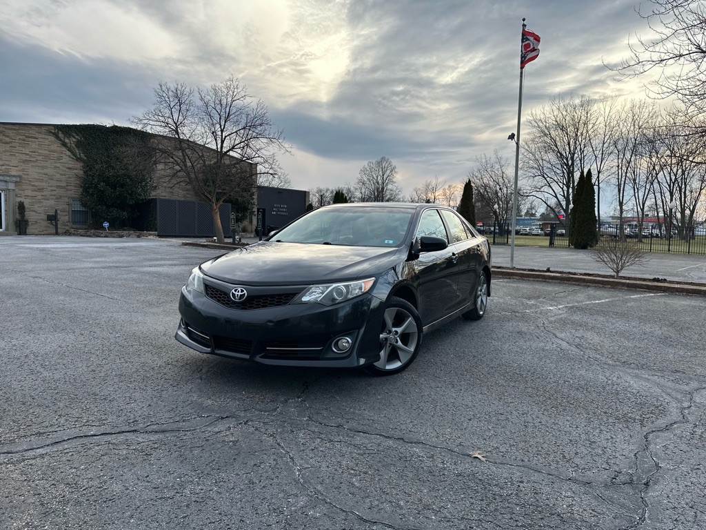 2012 Toyota Camry Image 2