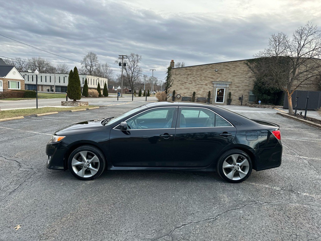 2012 Toyota Camry Image 9