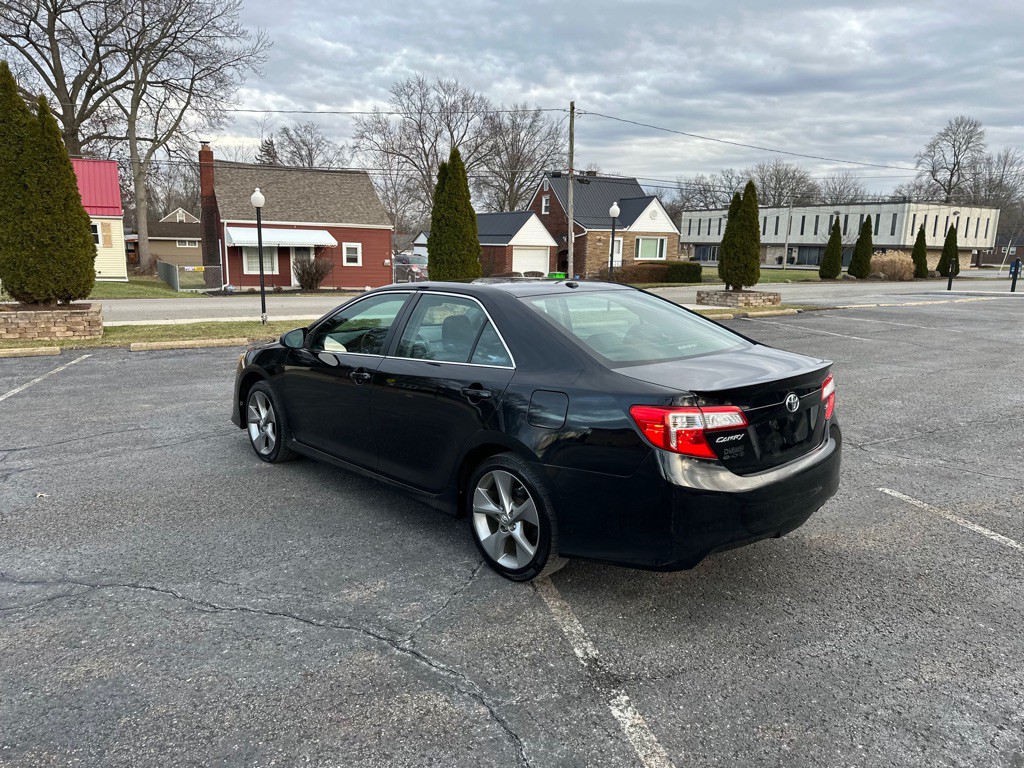 2012 Toyota Camry Image 10