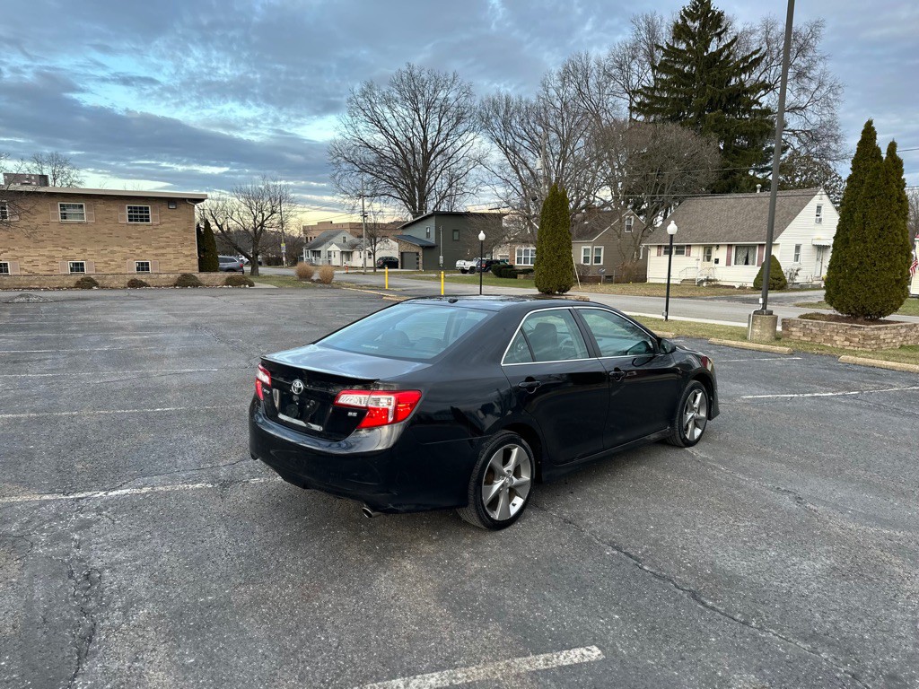 2012 Toyota Camry Image 12