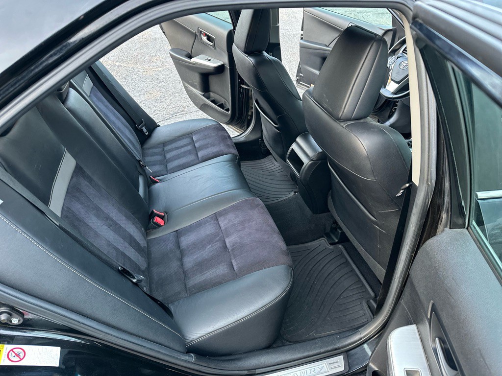 2012 Toyota Camry Image 19