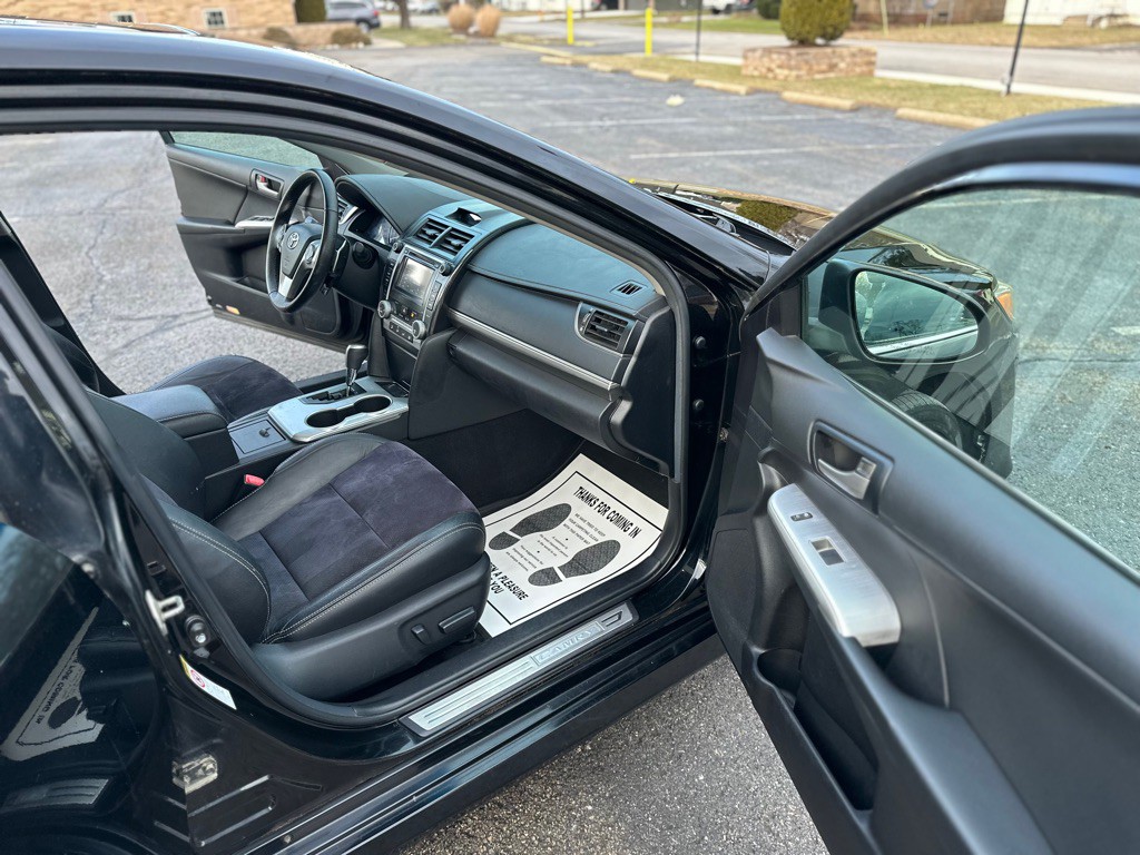 2012 Toyota Camry Image 20