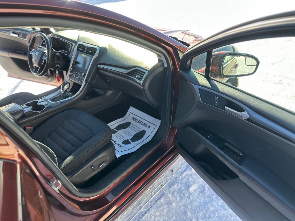 2016 Ford Fusion Image 16