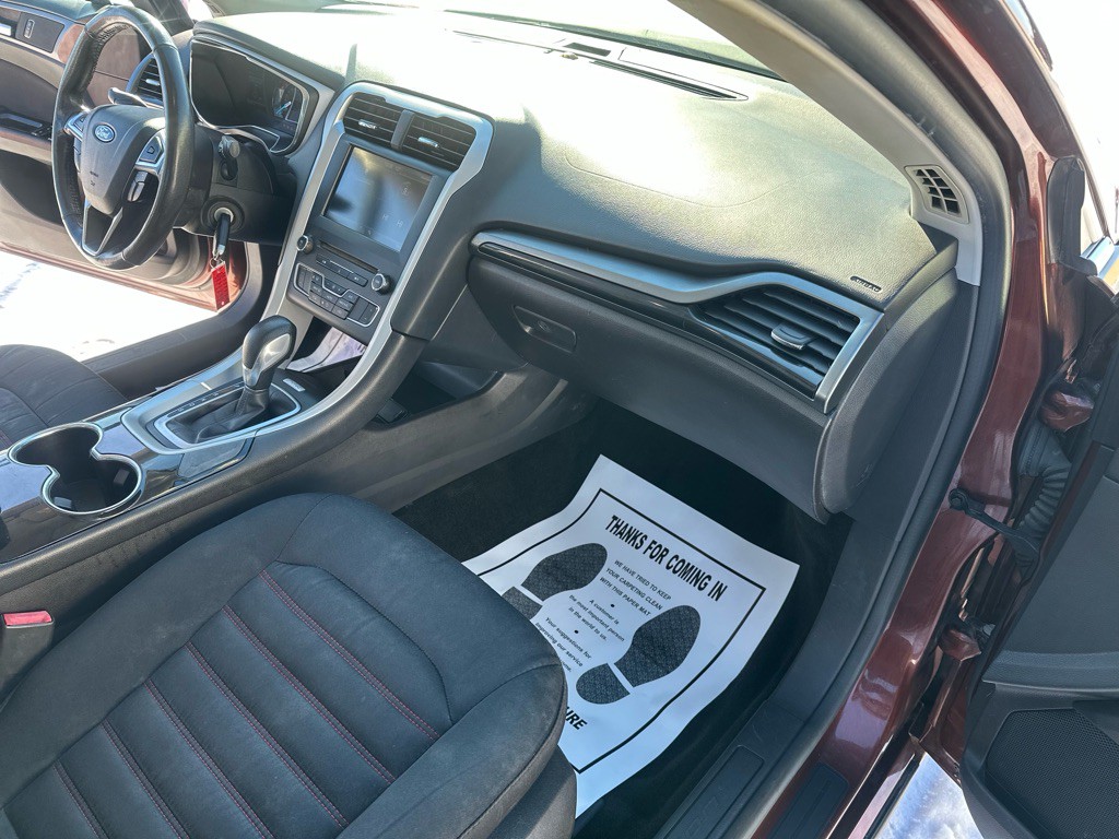 2016 Ford Fusion Image 17