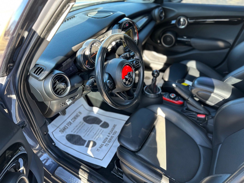 2015 MINI Cooper Image 13