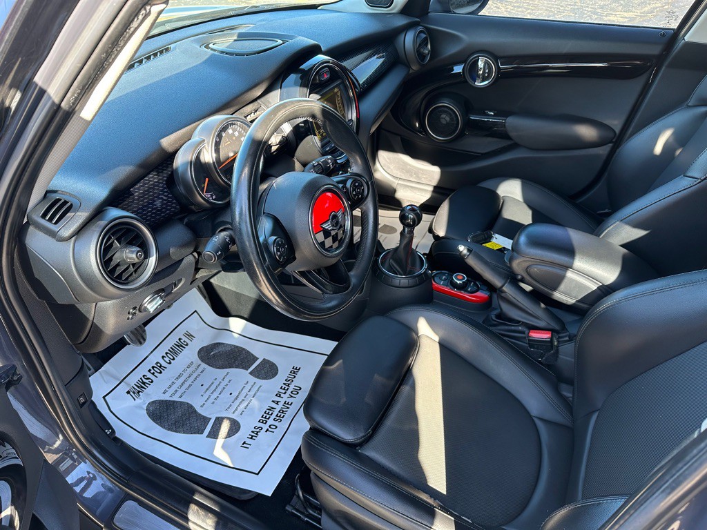 2015 MINI Cooper Image 14