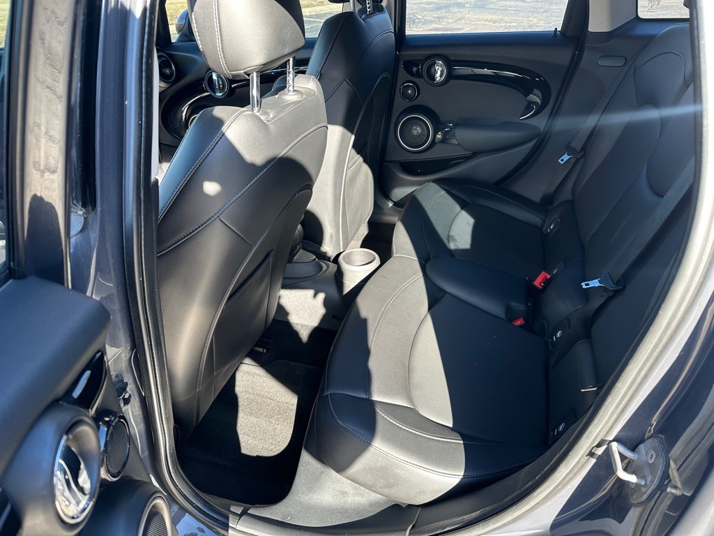 2015 MINI Cooper Image 15