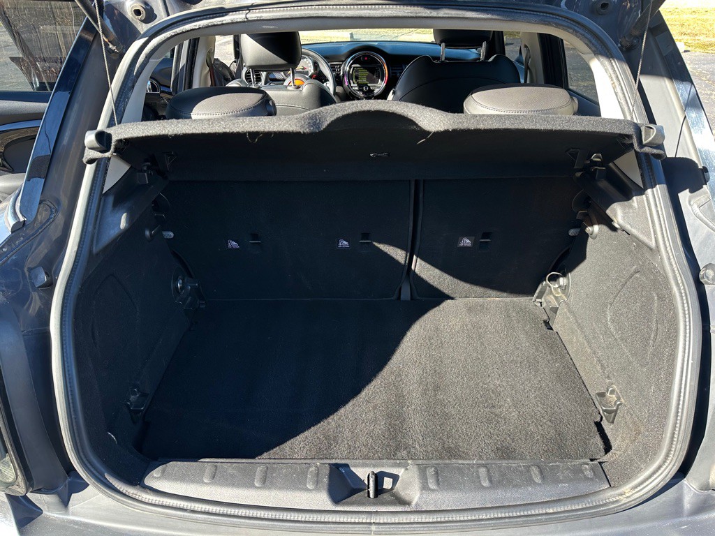 2015 MINI Cooper Image 16