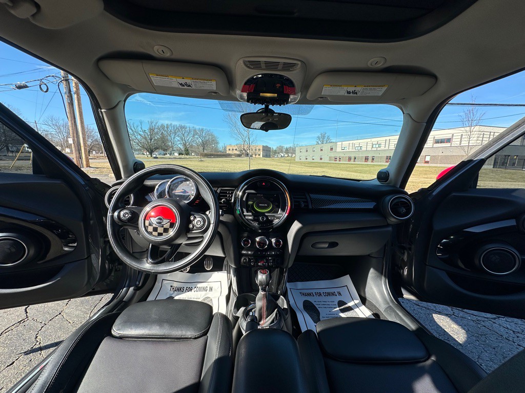 2015 MINI Cooper Image 19